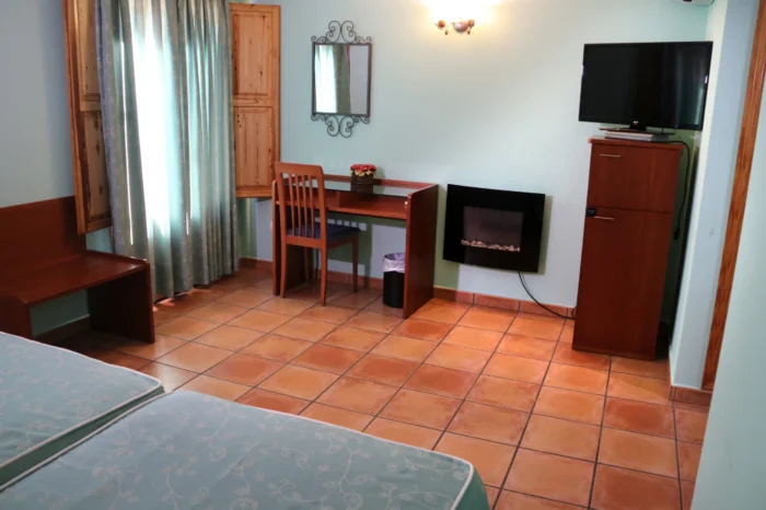 Habitaciones con balcón en Hostal Plaça Orba